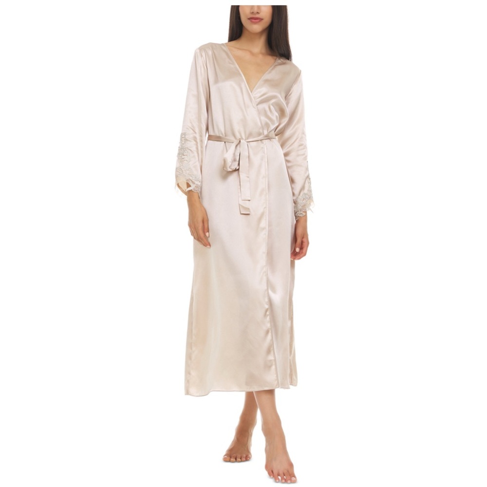 A two-piece set from Flora, consisting of a nightgown and robe. - Picture 2 of 11